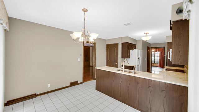 2208 Wynnewood Drive, Valparaiso, IN 46385