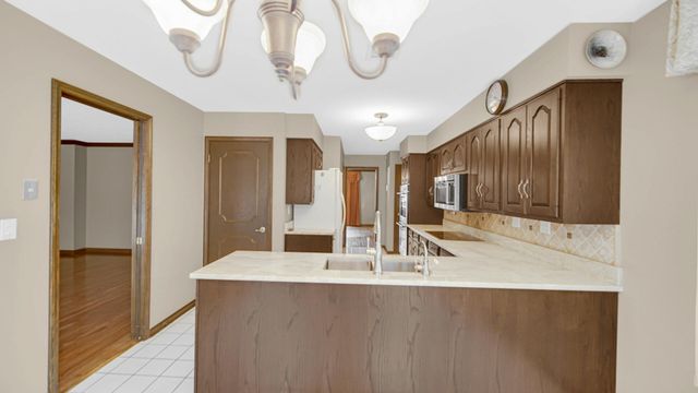 2208 Wynnewood Drive, Valparaiso, IN 46385