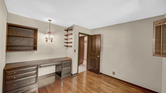 2208 Wynnewood Drive, Valparaiso, IN 46385