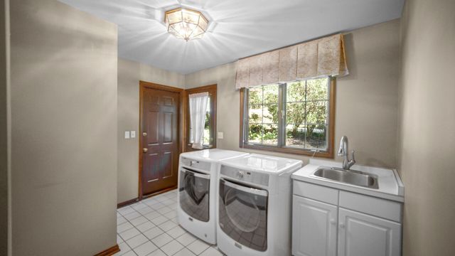 2208 Wynnewood Drive, Valparaiso, IN 46385