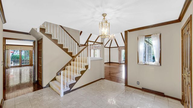 2208 Wynnewood Drive, Valparaiso, IN 46385
