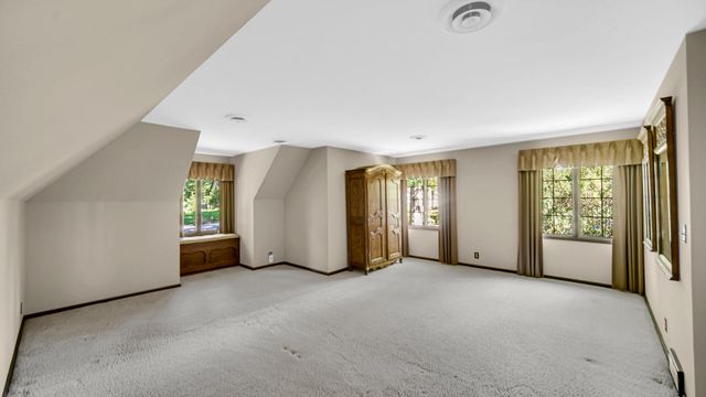 2208 Wynnewood Drive, Valparaiso, IN 46385