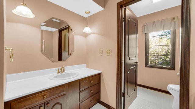 2208 Wynnewood Drive, Valparaiso, IN 46385