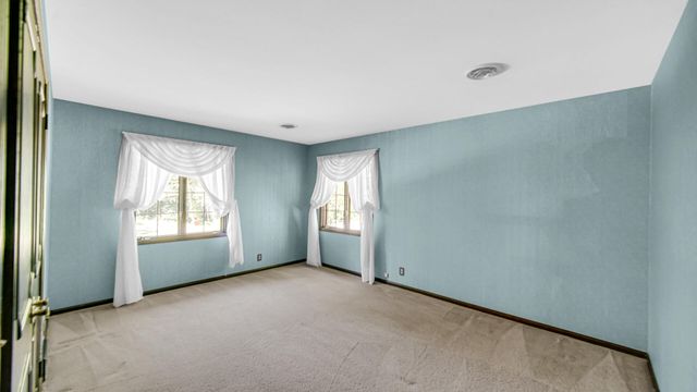 2208 Wynnewood Drive, Valparaiso, IN 46385