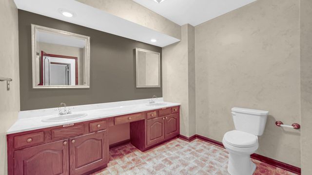 2208 Wynnewood Drive, Valparaiso, IN 46385