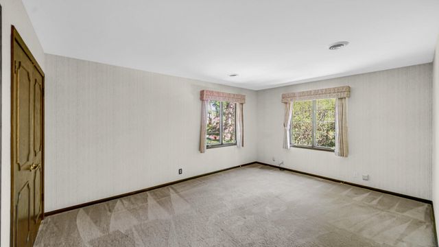 2208 Wynnewood Drive, Valparaiso, IN 46385
