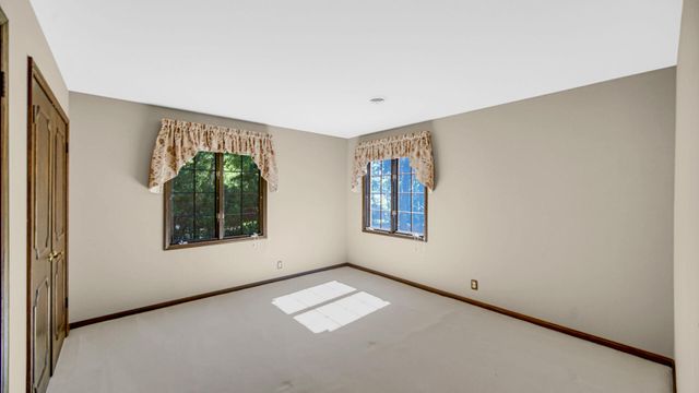 2208 Wynnewood Drive, Valparaiso, IN 46385