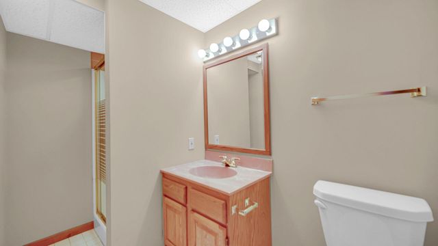 2208 Wynnewood Drive, Valparaiso, IN 46385