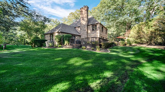 2208 Wynnewood Drive, Valparaiso, IN 46385