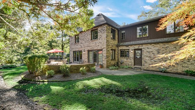 2208 Wynnewood Drive, Valparaiso, IN 46385