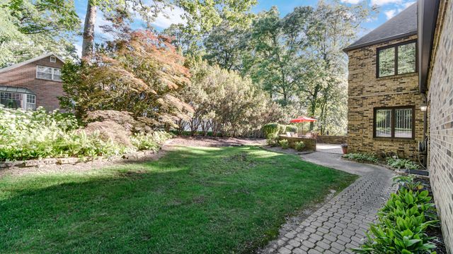 2208 Wynnewood Drive, Valparaiso, IN 46385