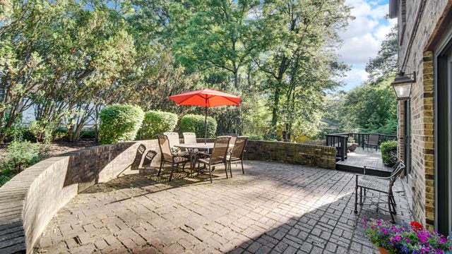 2208 Wynnewood Drive, Valparaiso, IN 46385