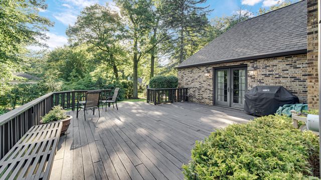 2208 Wynnewood Drive, Valparaiso, IN 46385