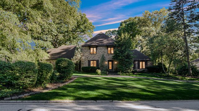 2208 Wynnewood Drive, Valparaiso, IN 46385