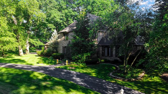 2208 Wynnewood Drive, Valparaiso, IN 46385