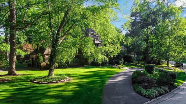 2208 Wynnewood Drive, Valparaiso, IN 46385