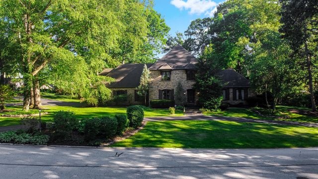 2208 Wynnewood Drive, Valparaiso, IN 46385