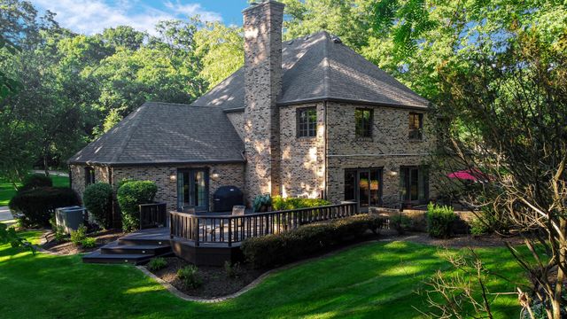 2208 Wynnewood Drive, Valparaiso, IN 46385