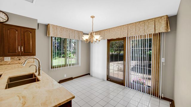 2208 Wynnewood Drive, Valparaiso, IN 46385