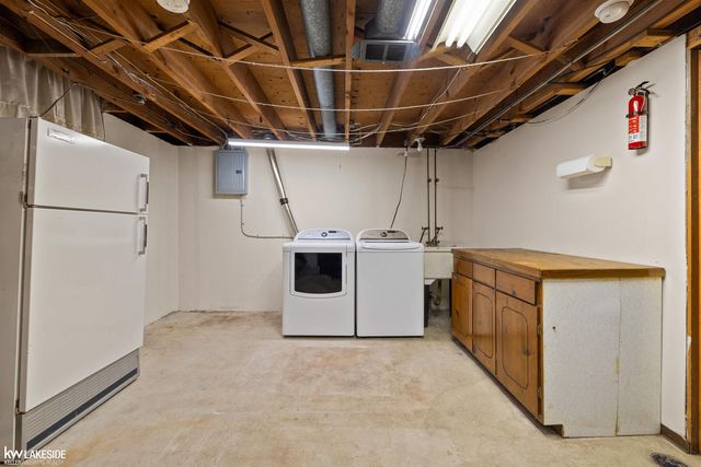 33214 Priehs Court, Sterling Heights, MI 48312