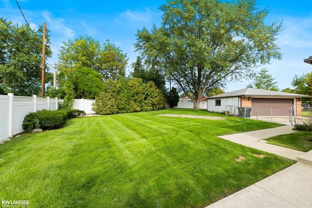 33214 Priehs Court, Sterling Heights, MI 48312