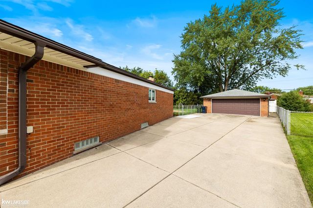 33214 Priehs Court, Sterling Heights, MI 48312