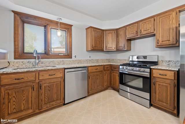 33214 Priehs Court, Sterling Heights, MI 48312