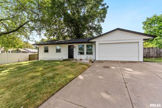 5516 QUERCUS Lane, Davenport, IA 52806