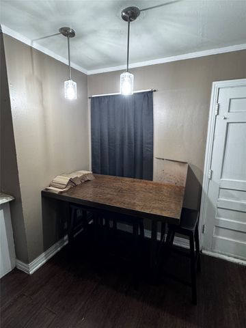 2906 W 9th Street, Dallas, TX 75211