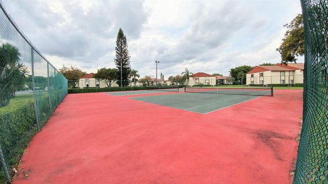 4807 SABLE PINE Circle B1, West Palm Beach, FL 33417