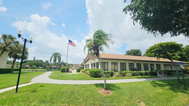 4807 SABLE PINE Circle B1, West Palm Beach, FL 33417