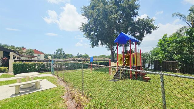 4807 SABLE PINE Circle B1, West Palm Beach, FL 33417