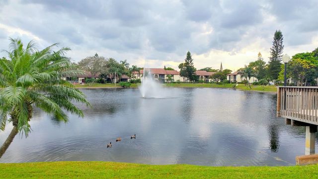 4807 SABLE PINE Circle B1, West Palm Beach, FL 33417