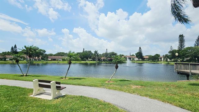 4807 SABLE PINE Circle B1, West Palm Beach, FL 33417