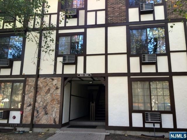 917 Thoreau Court, Mahwah, NJ 07430