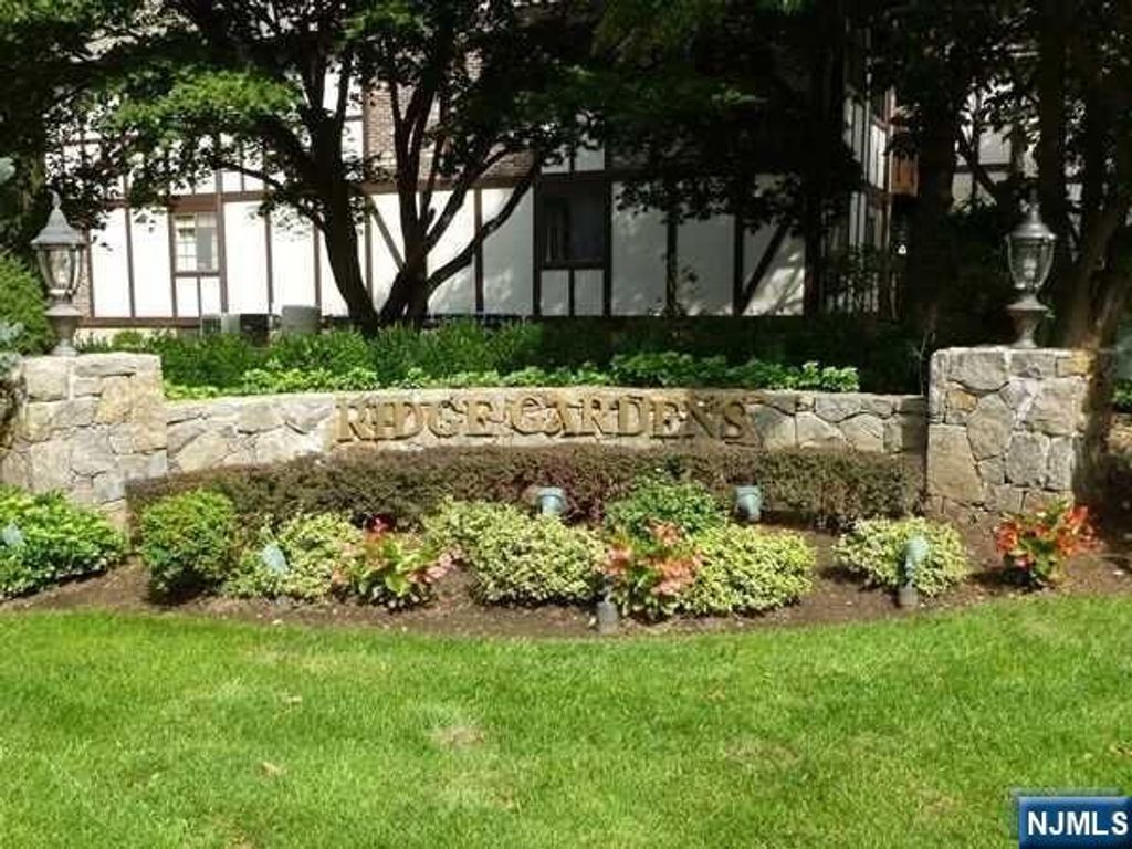 917 Thoreau Court, Mahwah, NJ 07430