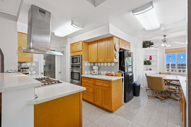 2747 2nd Ave, Sacramento, CA 95818