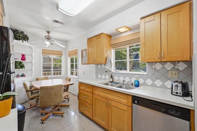 2747 2nd Ave, Sacramento, CA 95818