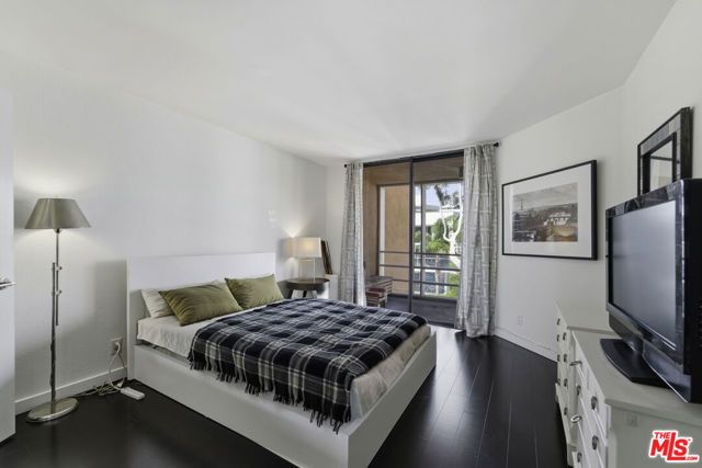 740 N Kings Road 202, West Hollywood, CA 90069