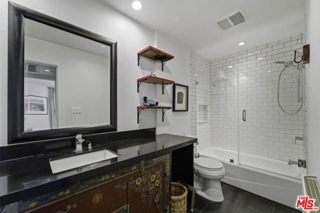 740 N Kings Road 202, West Hollywood, CA 90069