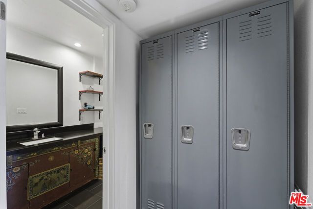 740 N Kings Road 202, West Hollywood, CA 90069