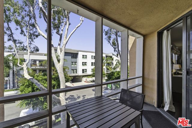 740 N Kings Road 202, West Hollywood, CA 90069