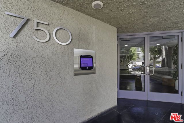 740 N Kings Road 202, West Hollywood, CA 90069