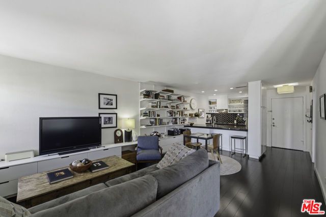 740 N Kings Road 202, West Hollywood, CA 90069