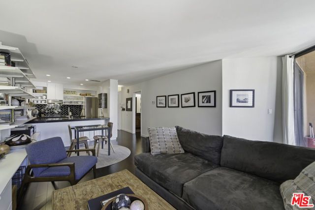 740 N Kings Road 202, West Hollywood, CA 90069