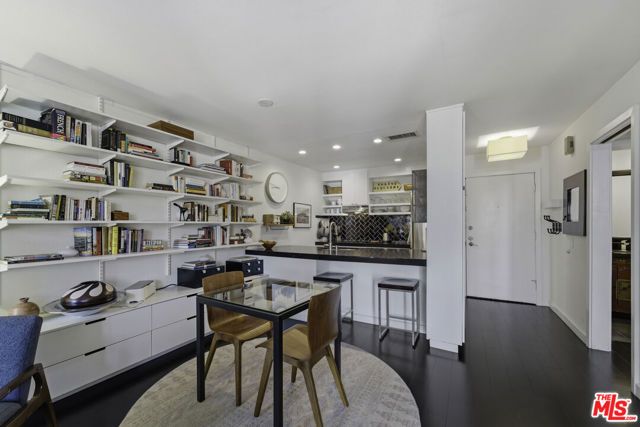 740 N Kings Road 202, West Hollywood, CA 90069