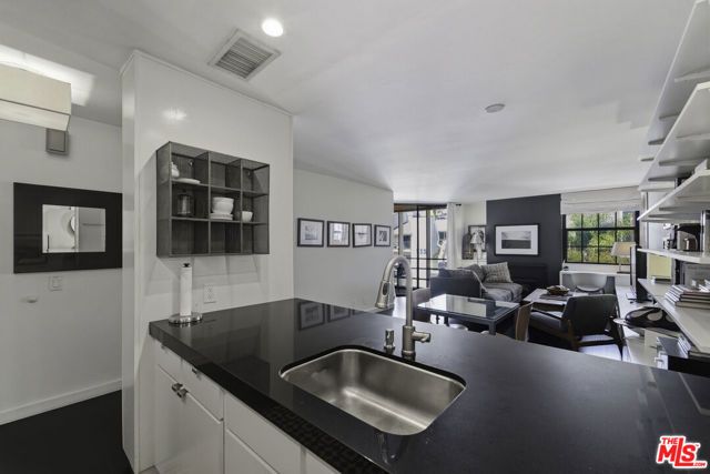 740 N Kings Road 202, West Hollywood, CA 90069