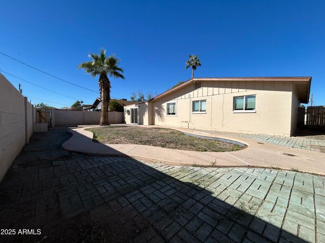 5243 W LEWIS Avenue, Phoenix, AZ 85035