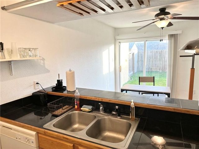 4141 Whiteley Dr 202, Corpus Christi, TX 78418