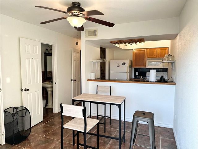 4141 Whiteley Dr 202, Corpus Christi, TX 78418